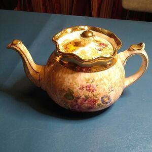 Arthur Wood Gold and Cream Ceramic Art Scalloped w/ Ornate Gilding Floral Detail